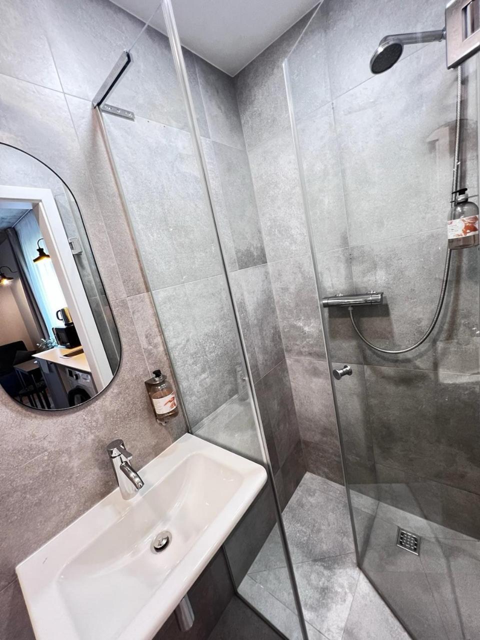 Tilzes Studio Apartaments, Self Check-In, Free Parking, Comfort クライペダ エクステリア 写真